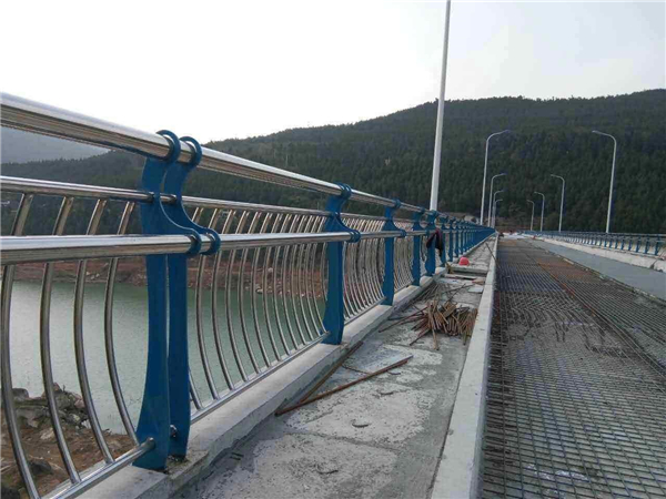 合肥不锈钢桥梁护栏的特点及其在桥梁安全中的重要作用